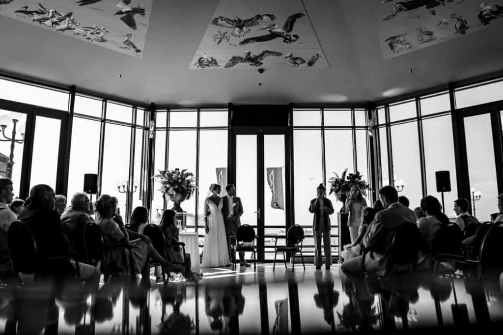 Trouwceremonie in de Serre van het Kurhaus in Scheveningen © Stefan van Beek Fotografie
