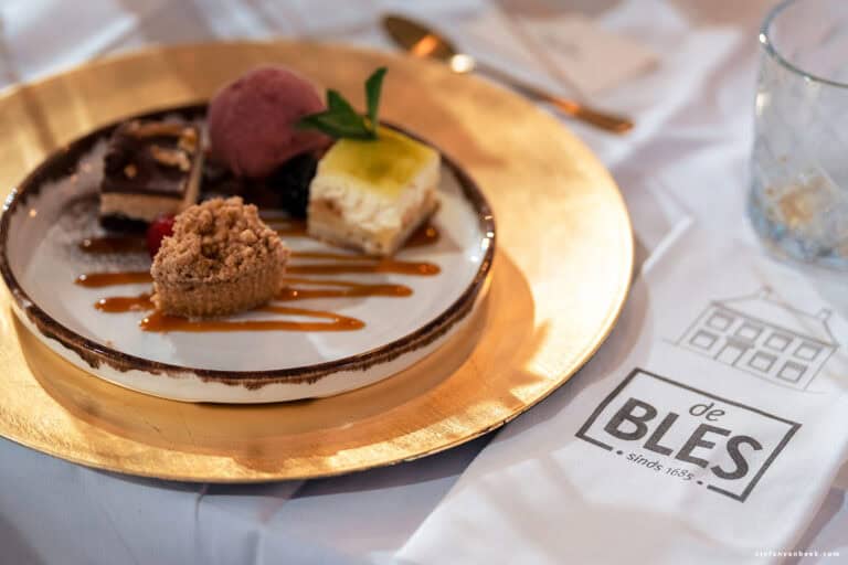 Dessert geserveerd op tafel Blesse Paard Stompwijk © Bedrijfsfotograaf Stefan van Beek